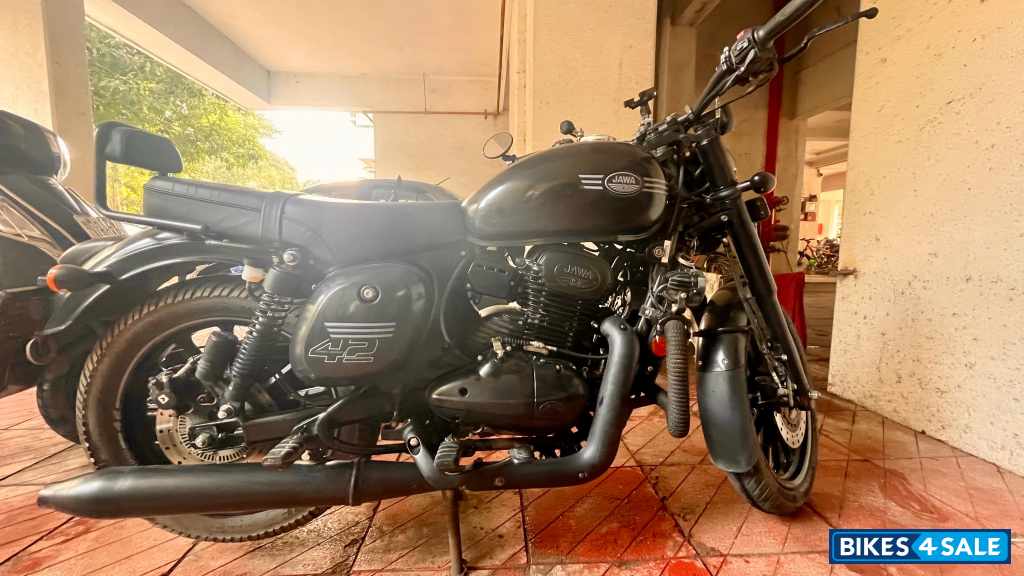 Jawa 42 Dual Channel ABS Cosmic Carbon