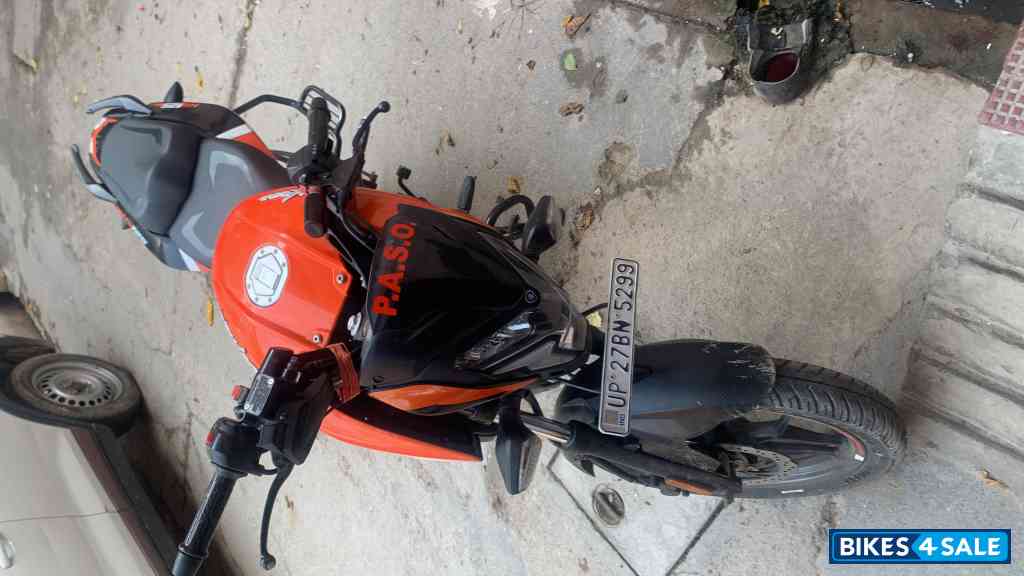 Orange Bajaj Pulsar NS 125