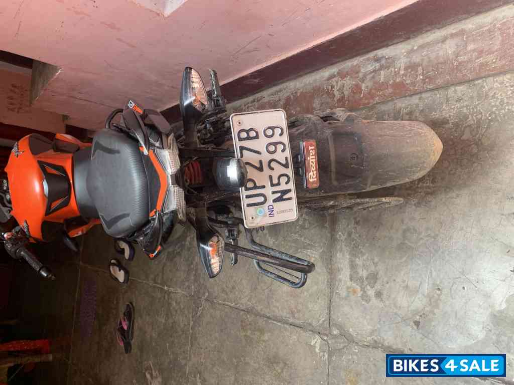Orange Bajaj Pulsar NS 125