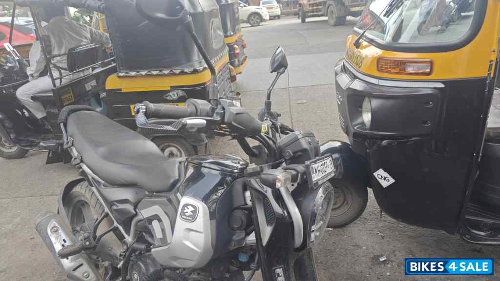 Glossy Black Bajaj Freedom 125 NG04 Disc LED