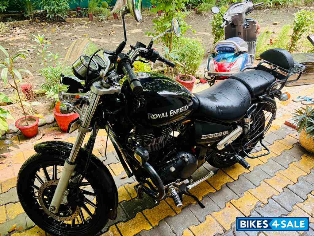 Black Royal Enfield Thunderbird 350