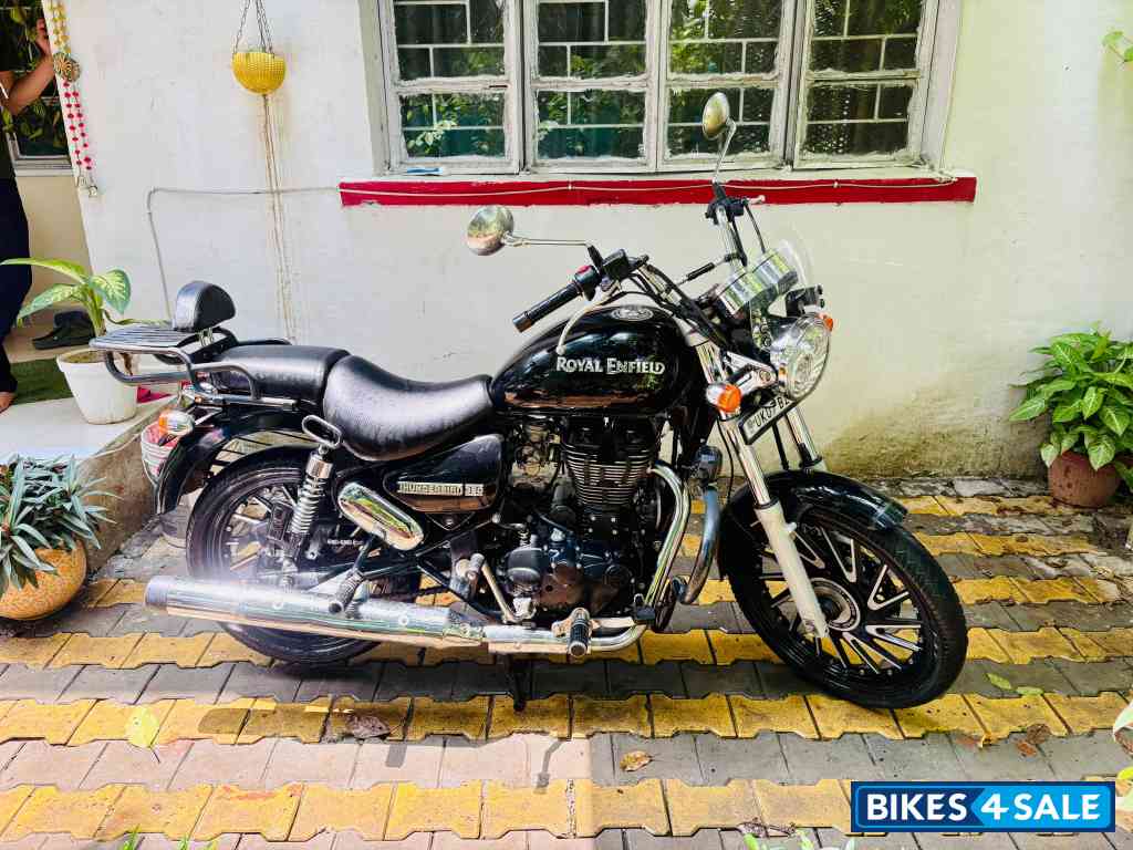 Black Royal Enfield Thunderbird 350