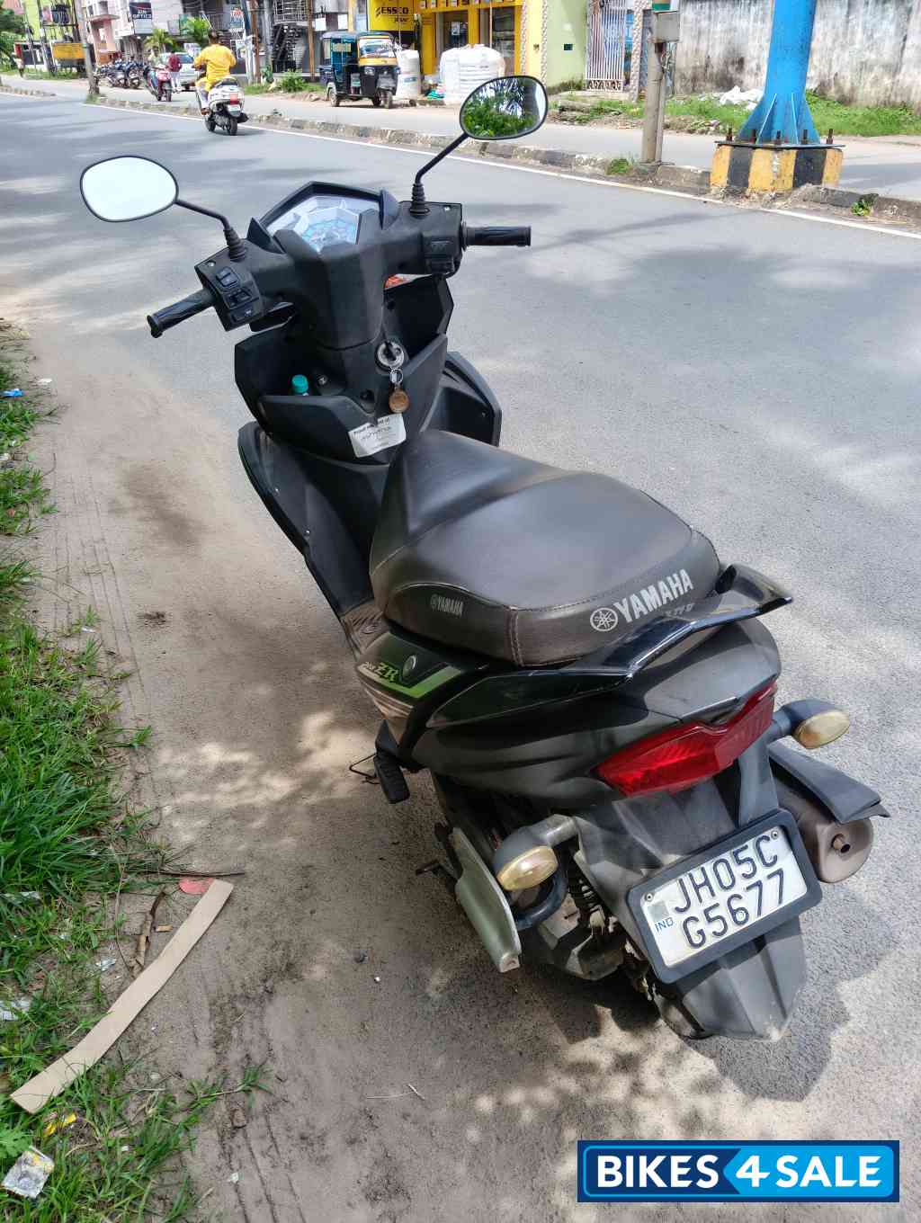 Black Yamaha Cygnus Ray ZR