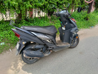 Black Yamaha Cygnus Ray ZR
