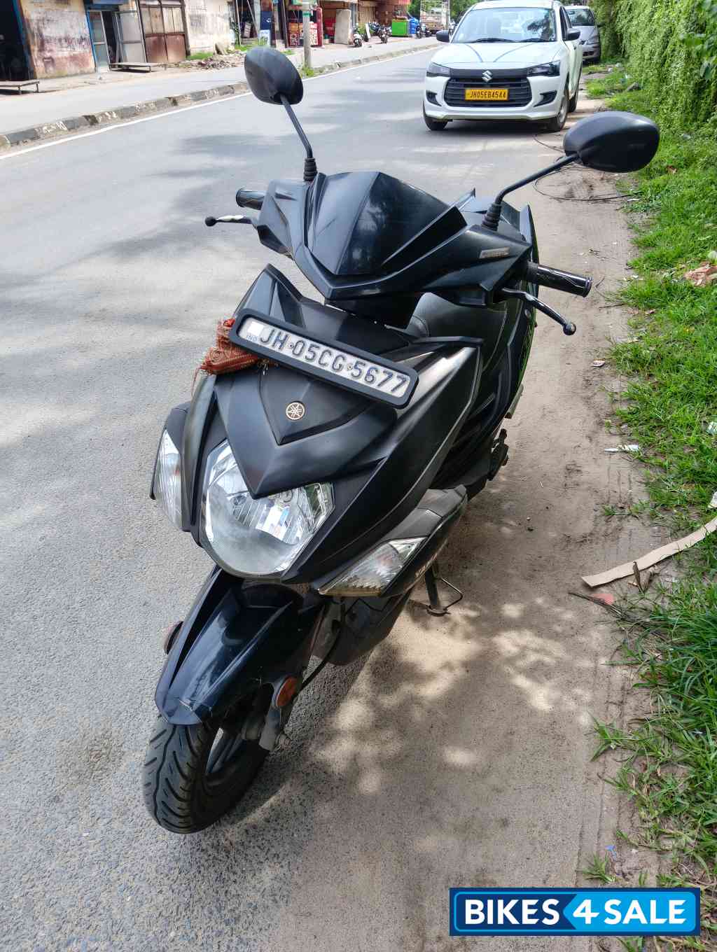 Black Yamaha Cygnus Ray ZR