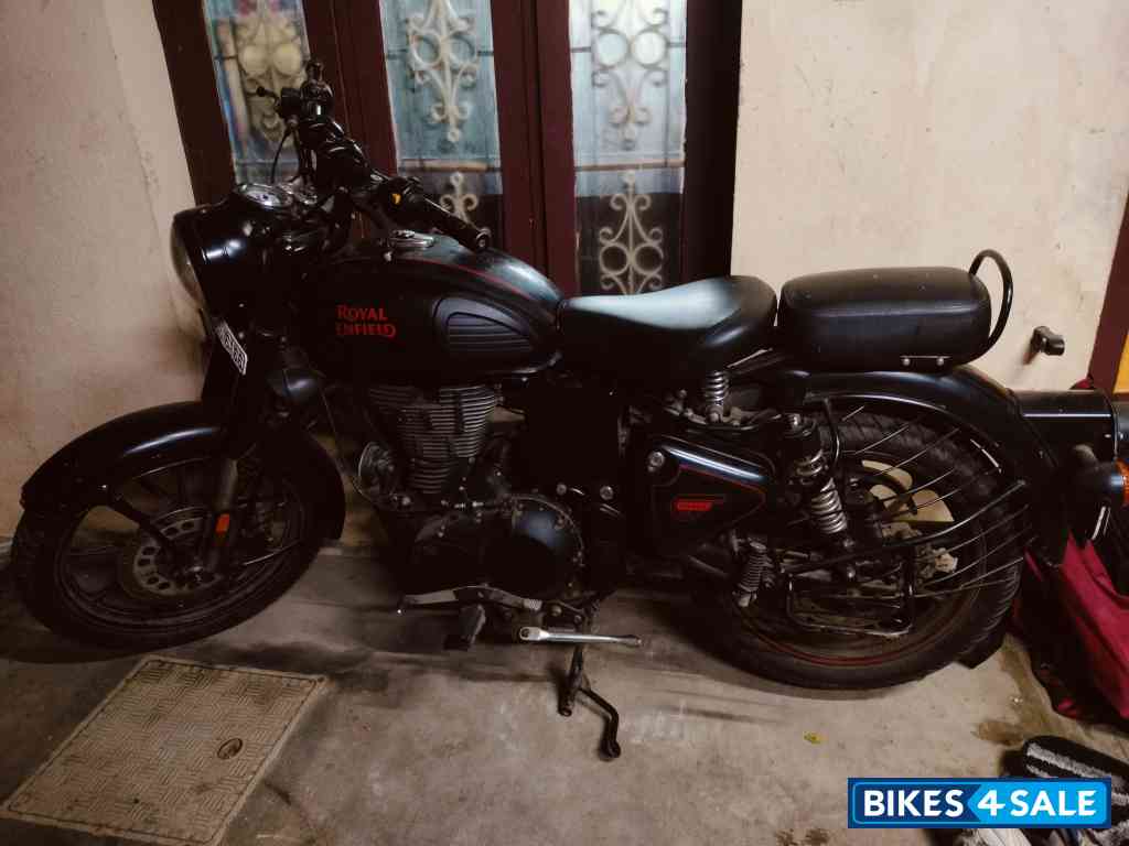 Royal Enfield Classic Stealth Black