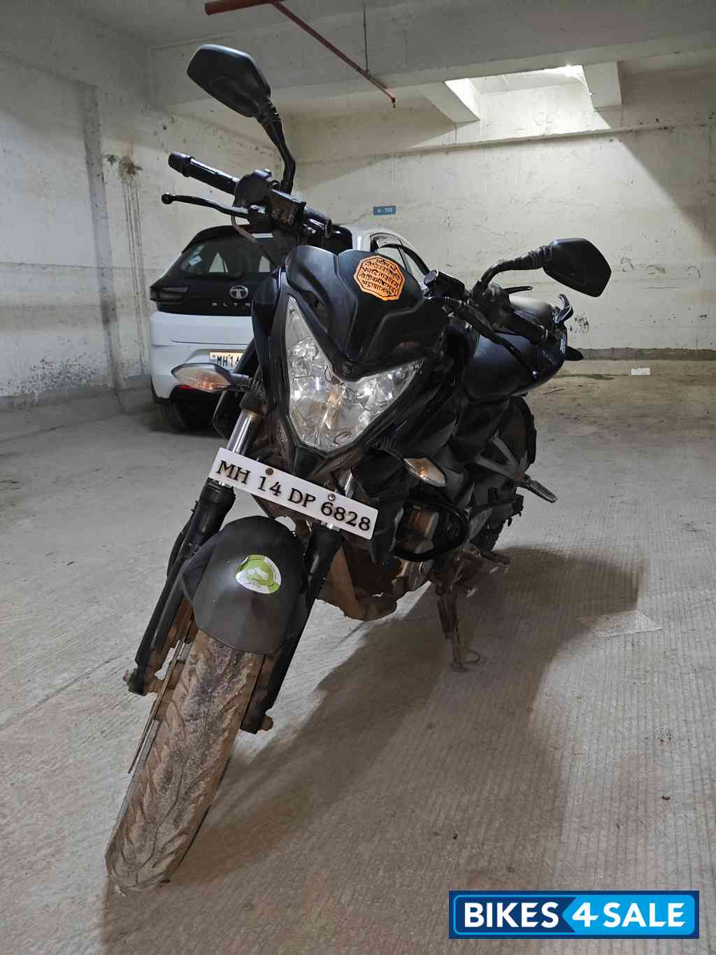 Black Bajaj Pulsar 200 NS Black Bajaj Pulsar 200 NS