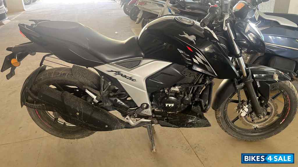 Black TVS Apache RTR 160 4V BS6 Black TVS Apache RTR 160 4V BS6