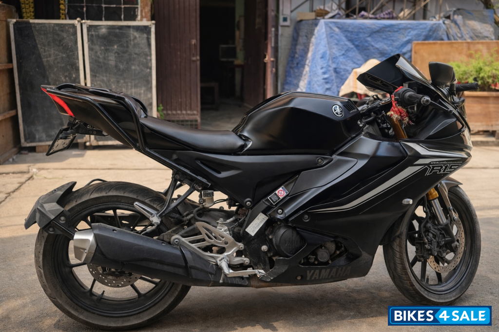 Dark Knight Yamaha R15 V4