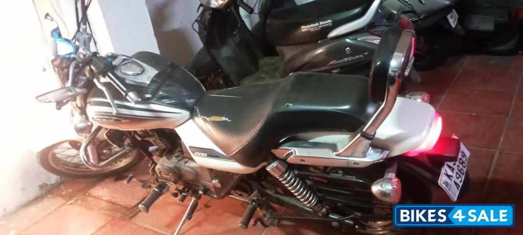 Bajaj Avenger Cruise 220 Bajaj Avenger Cruise 220