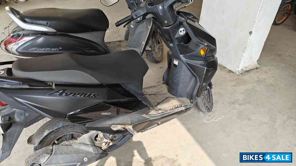 Black Suzuki Avenis Special Edition 2025