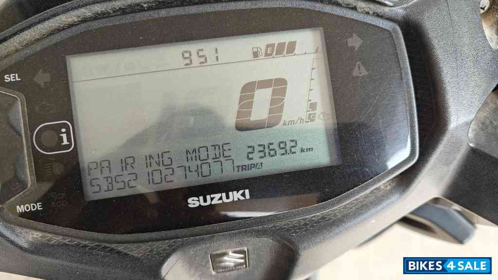 Black Suzuki Avenis Special Edition 2025