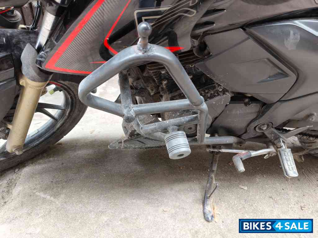 Red TVS Apache RTR 200 4V