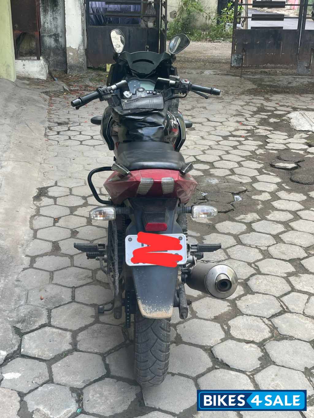 Bajaj Pulsar 220F