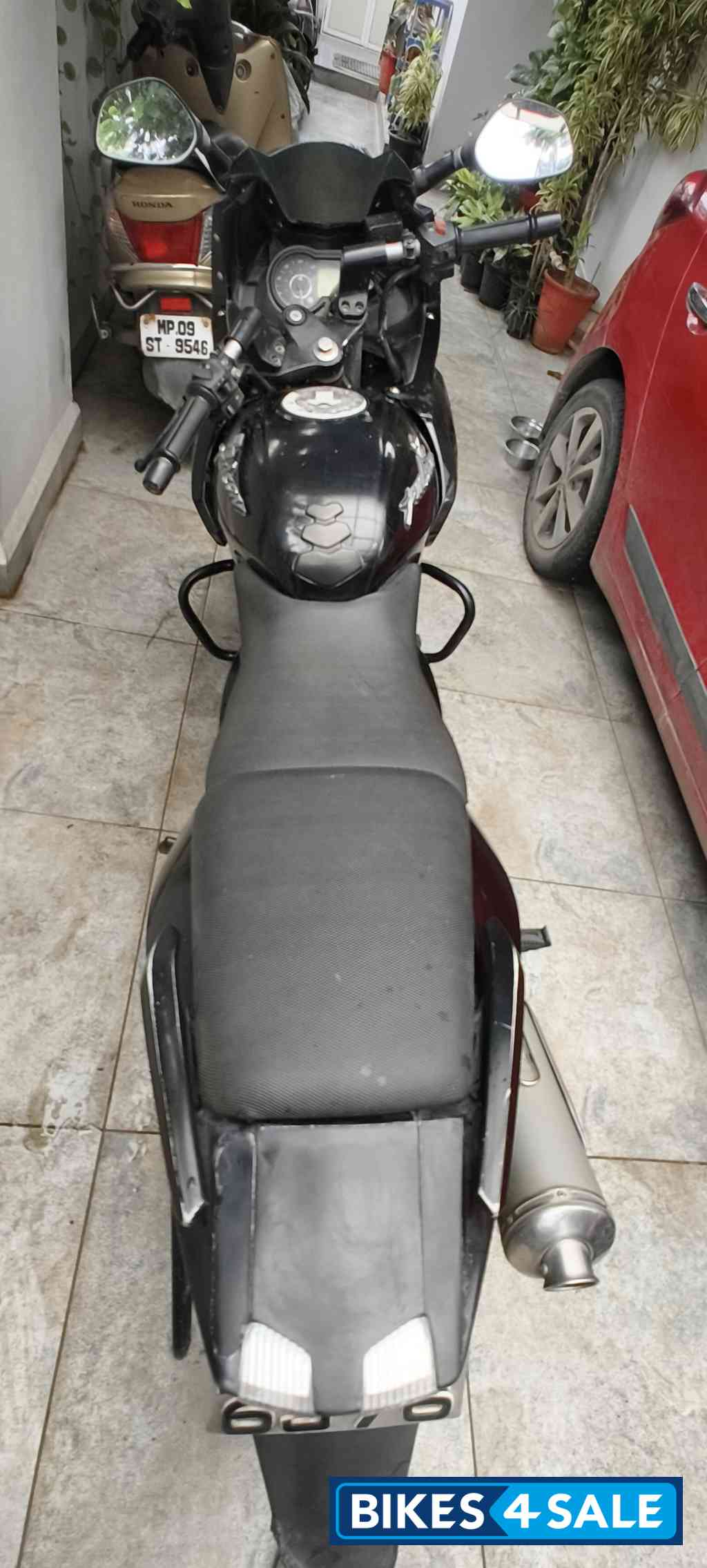 Black Bajaj Pulsar 220 DTSi