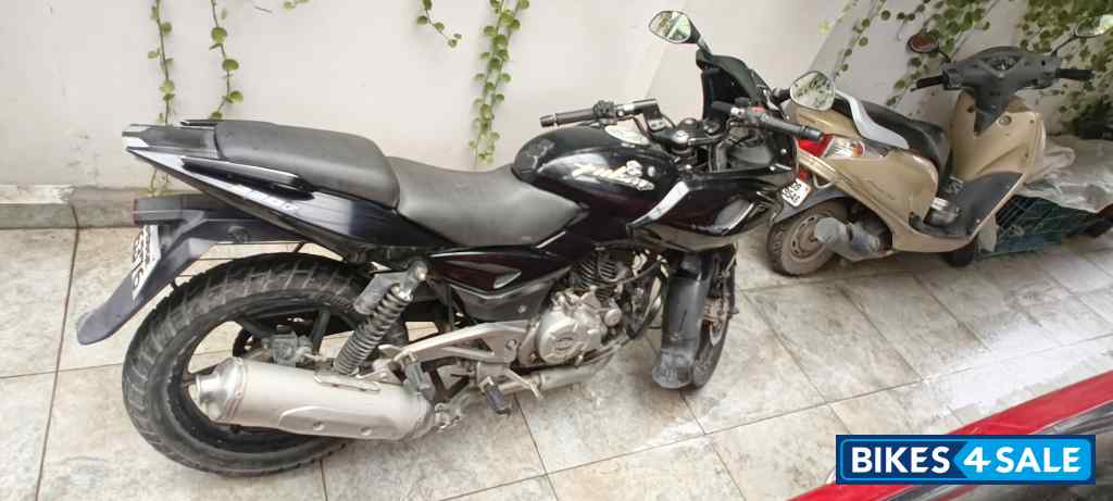 Black Bajaj Pulsar 220 DTSi