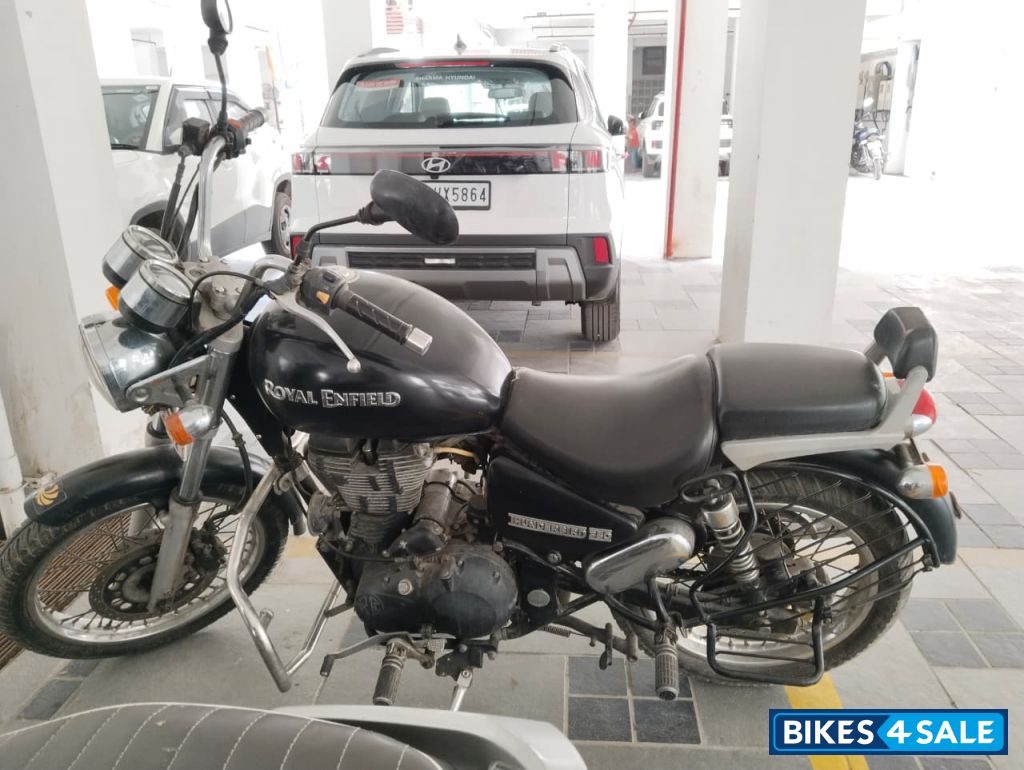 Black Royal Enfield Thunderbird 350