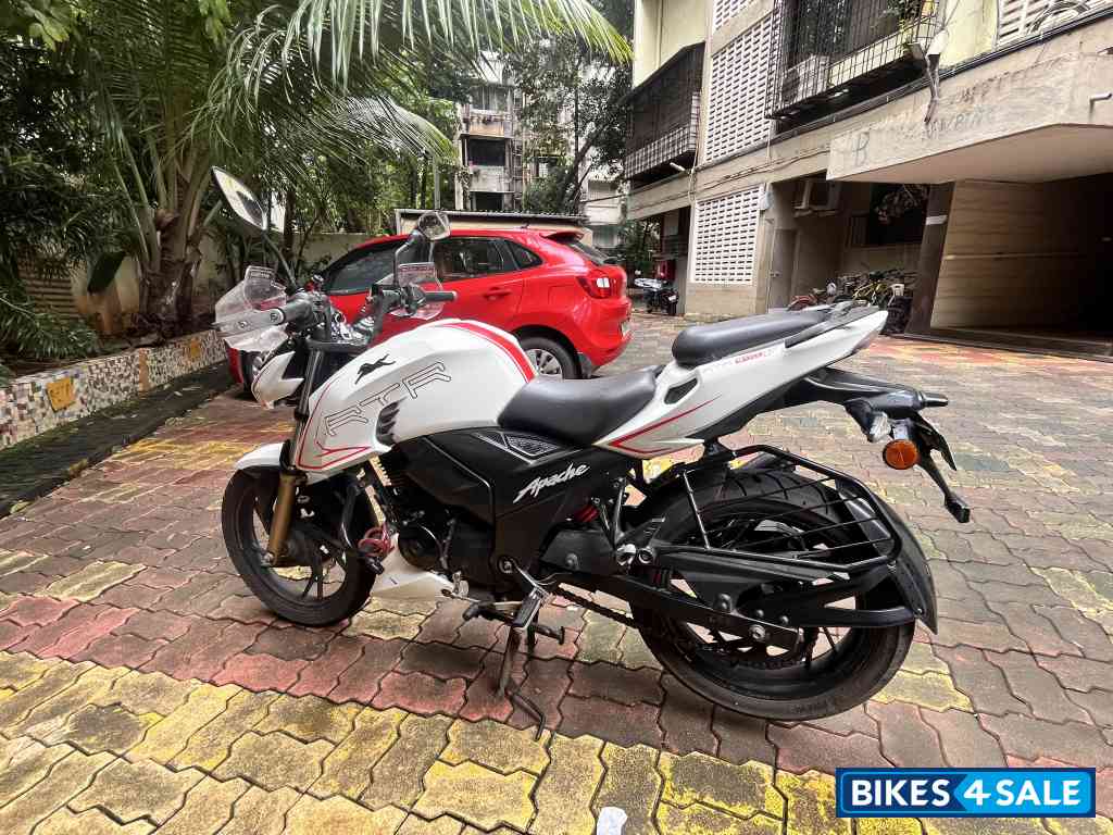 Pearl White TVS Apache RTR 200 4V ABS