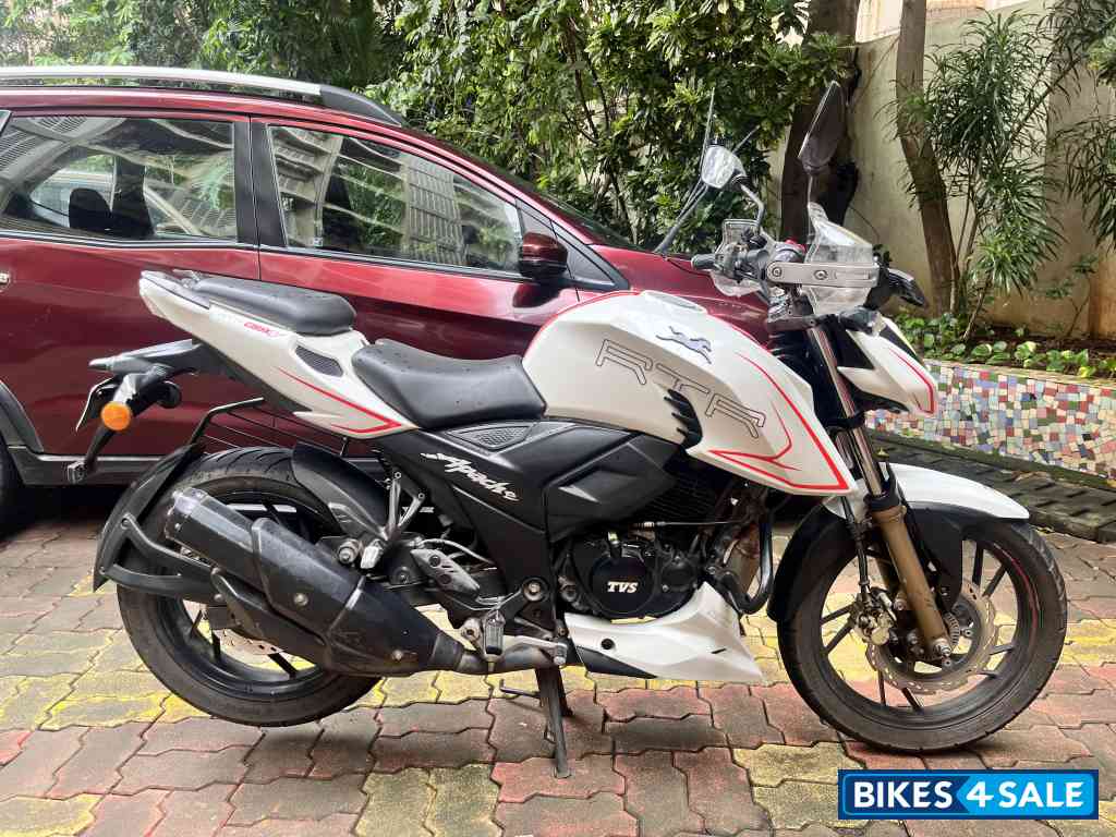 Pearl White TVS Apache RTR 200 4V ABS