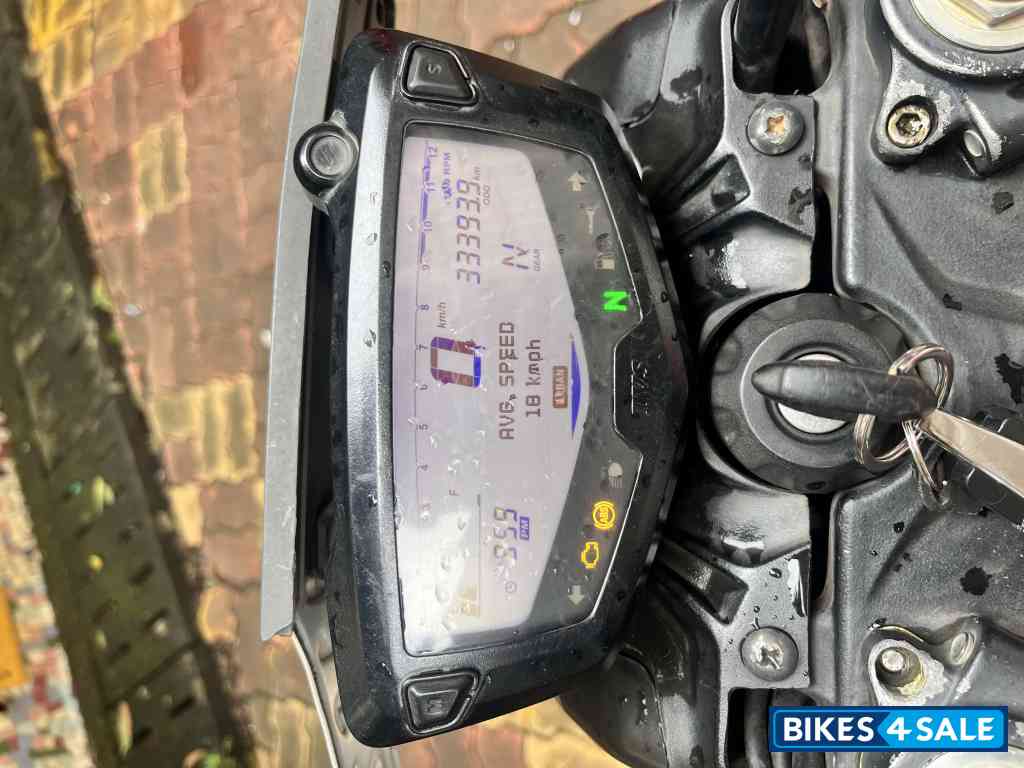 Pearl White TVS Apache RTR 200 4V ABS