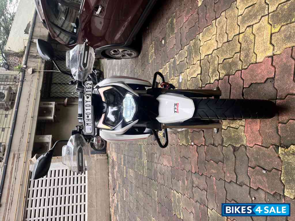 Pearl White TVS Apache RTR 200 4V ABS