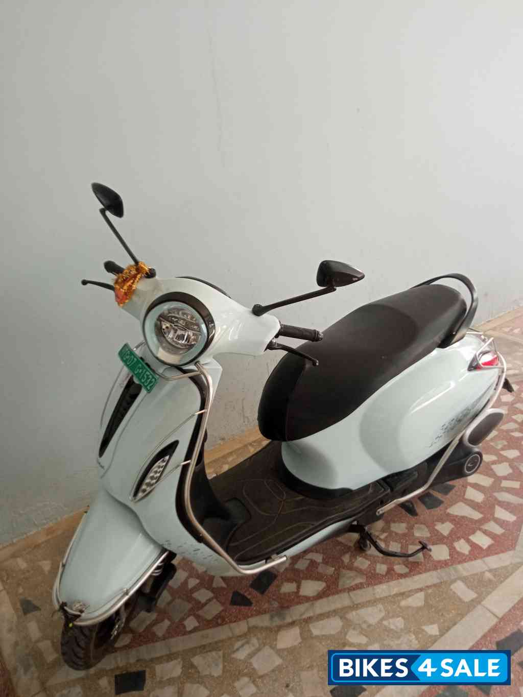 White Bajaj Chetak Blue 2901 Standard