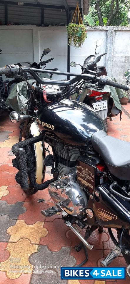 Black Royal Enfield Classic 500