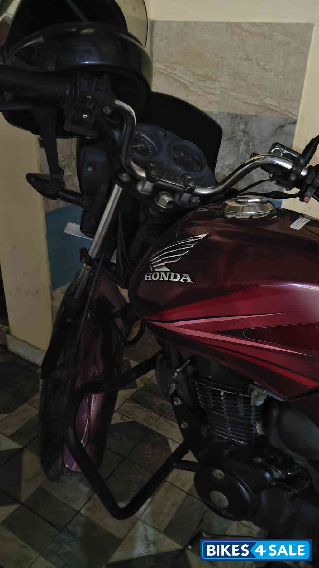 Maroon Honda Shine 125 Disc