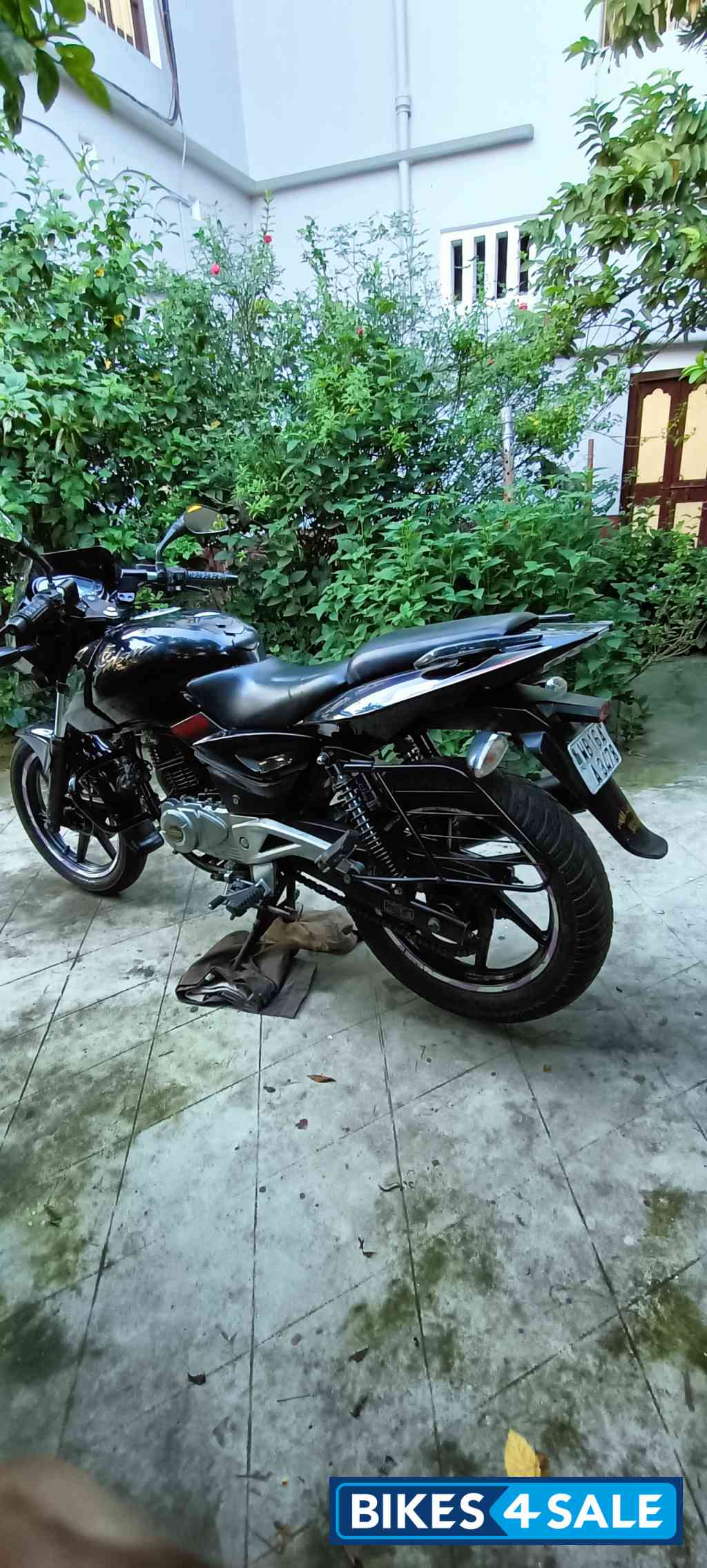 Black Bajaj Pulsar 180 DTSi