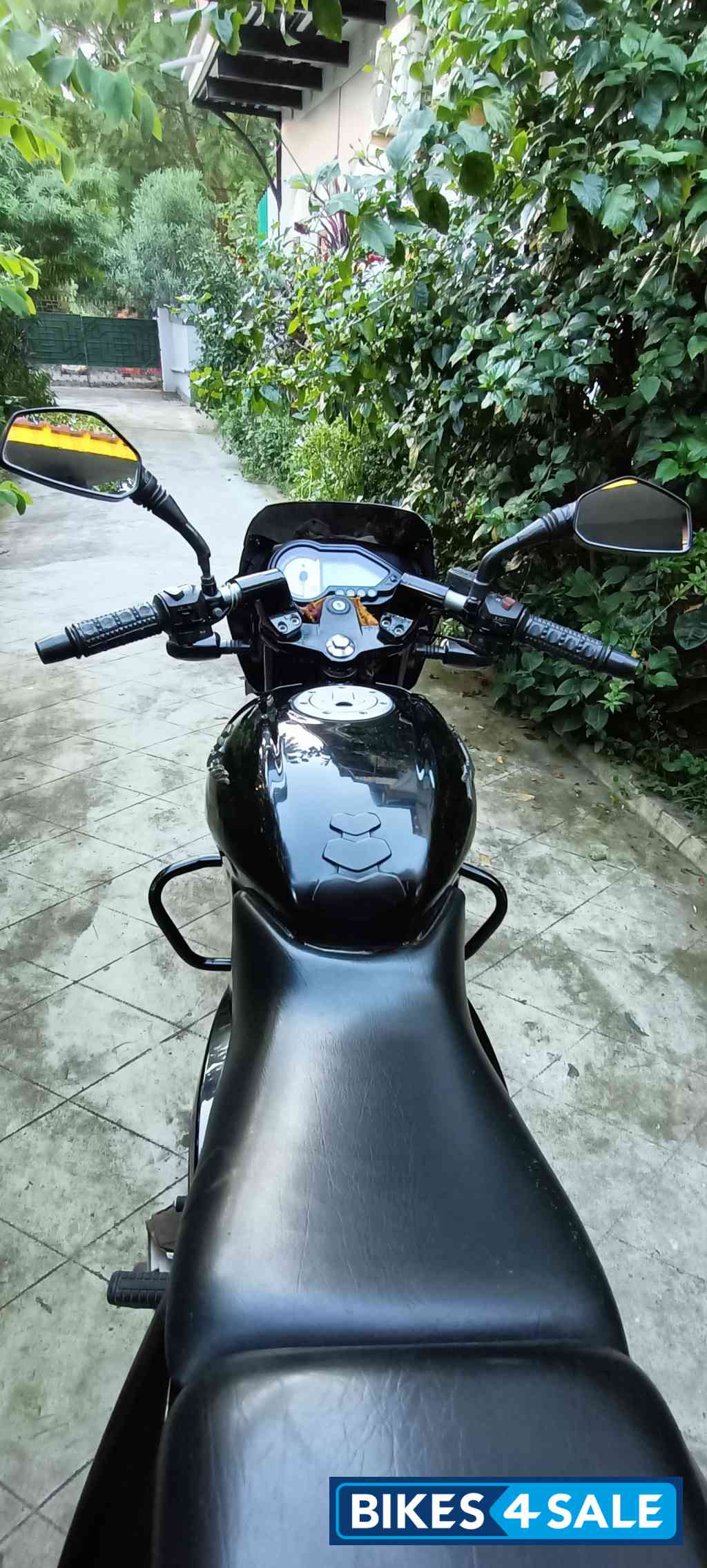 Black Bajaj Pulsar 180 DTSi