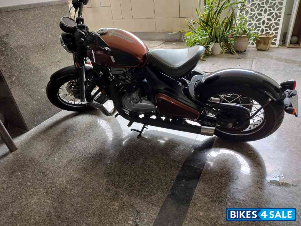 Jawa 42 Bobber Red Sheen