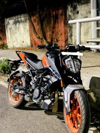 Black KTM Duke 200