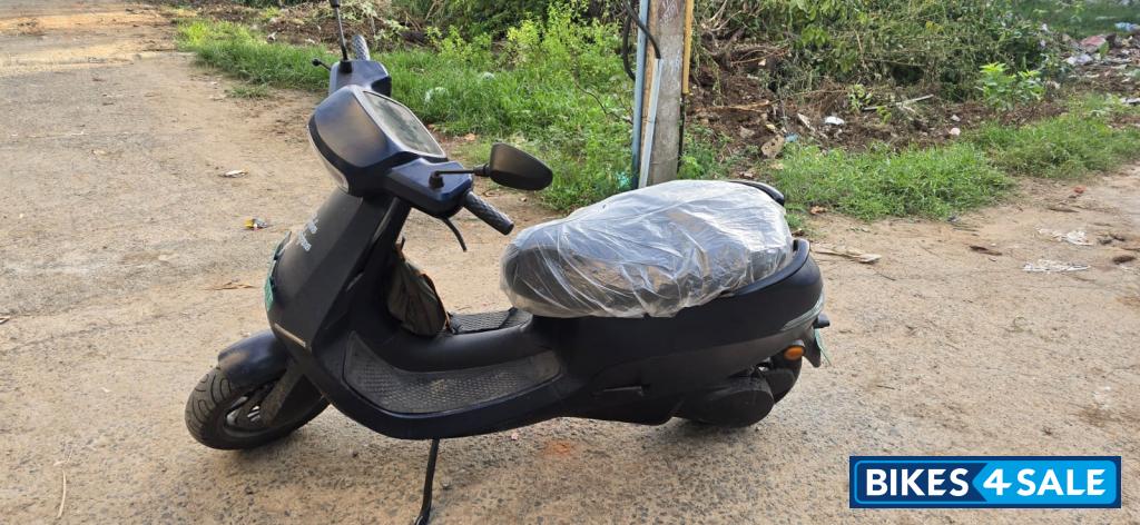 Midnight Blue Ola S1 Pro