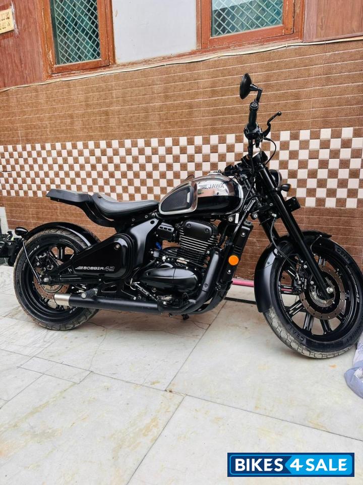 Mirror Jawa 42 Bobber Black Mirror