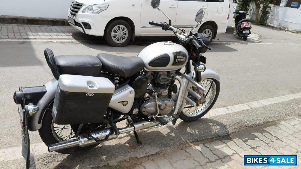 Silver Royal Enfield Classic 350 Silver Royal Enfield Classic 350