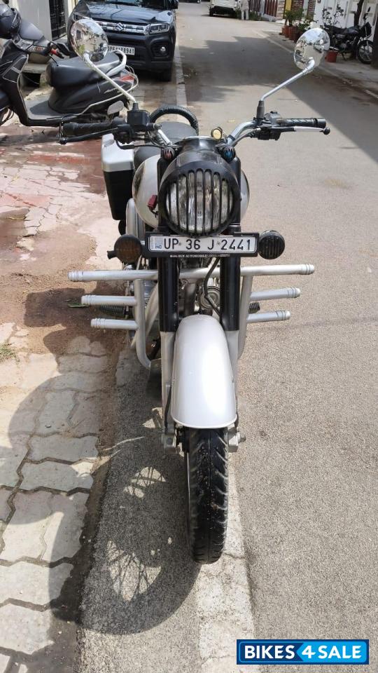 Silver Royal Enfield Classic 350 Silver Royal Enfield Classic 350
