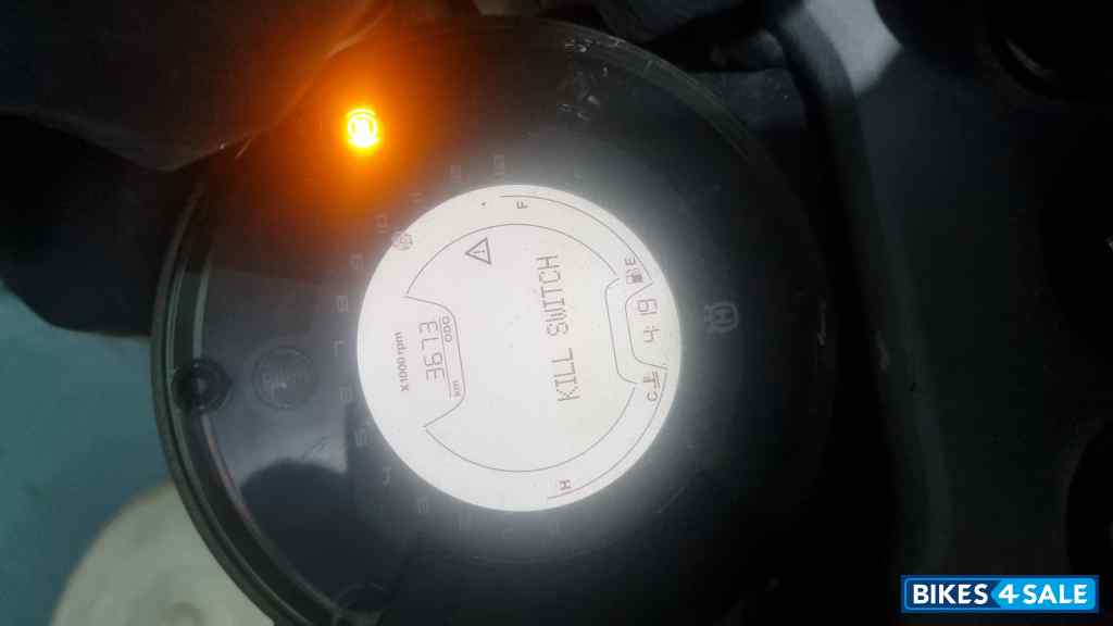 Matt Black Husqvarna Svartpilen 250