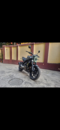 Matt Black Husqvarna Svartpilen 250