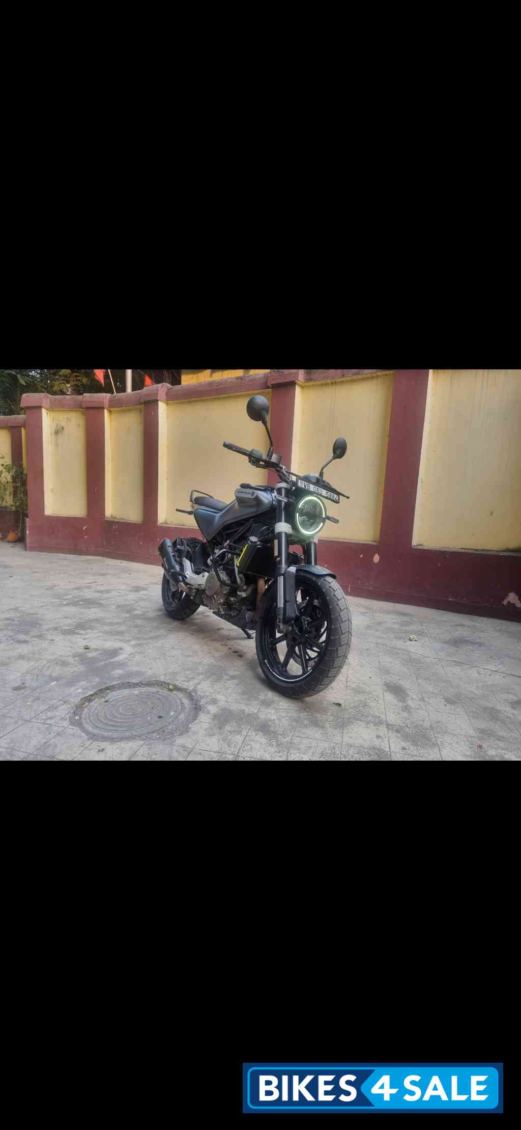 Matt Black Husqvarna Svartpilen 250