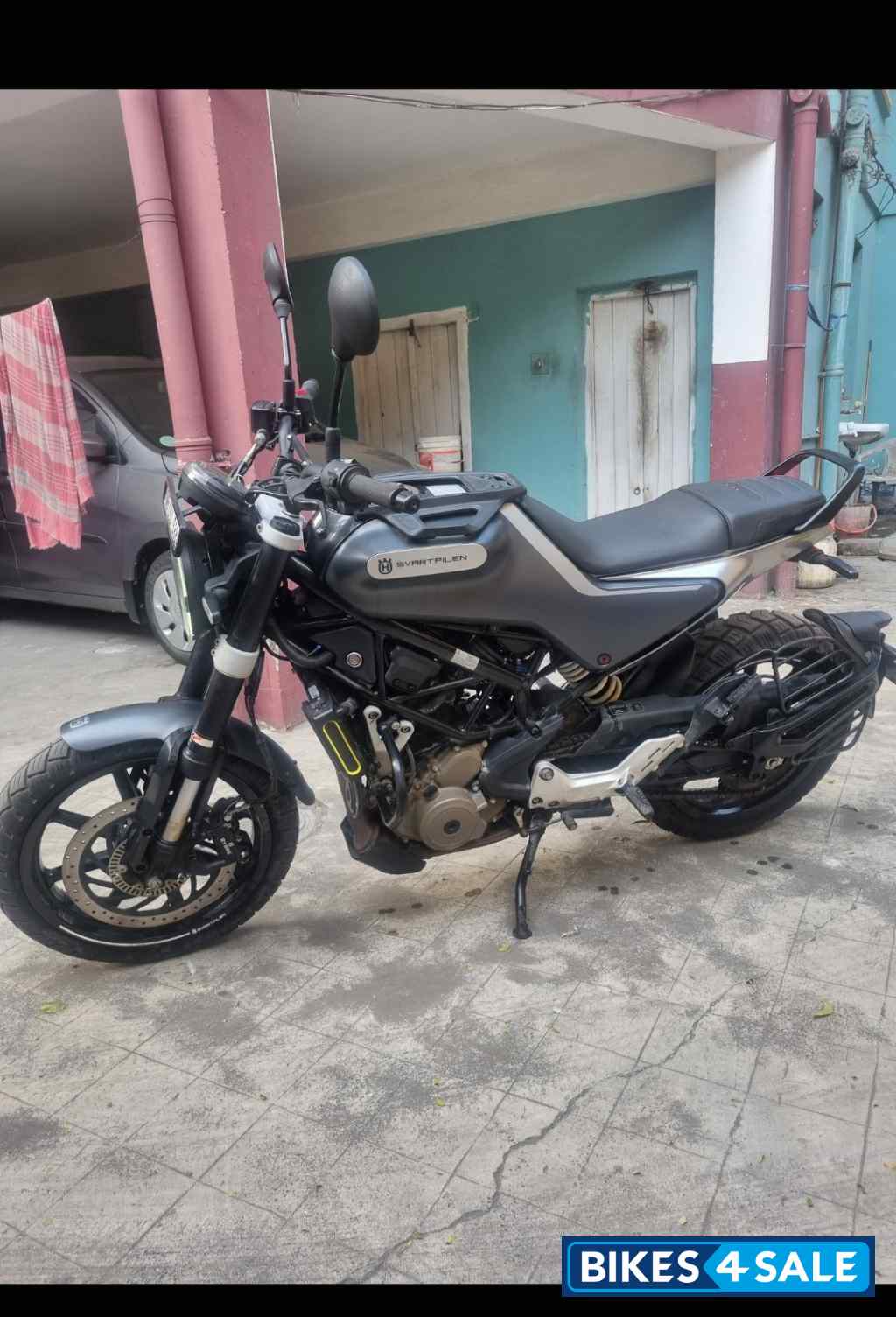 Matt Black Husqvarna Svartpilen 250