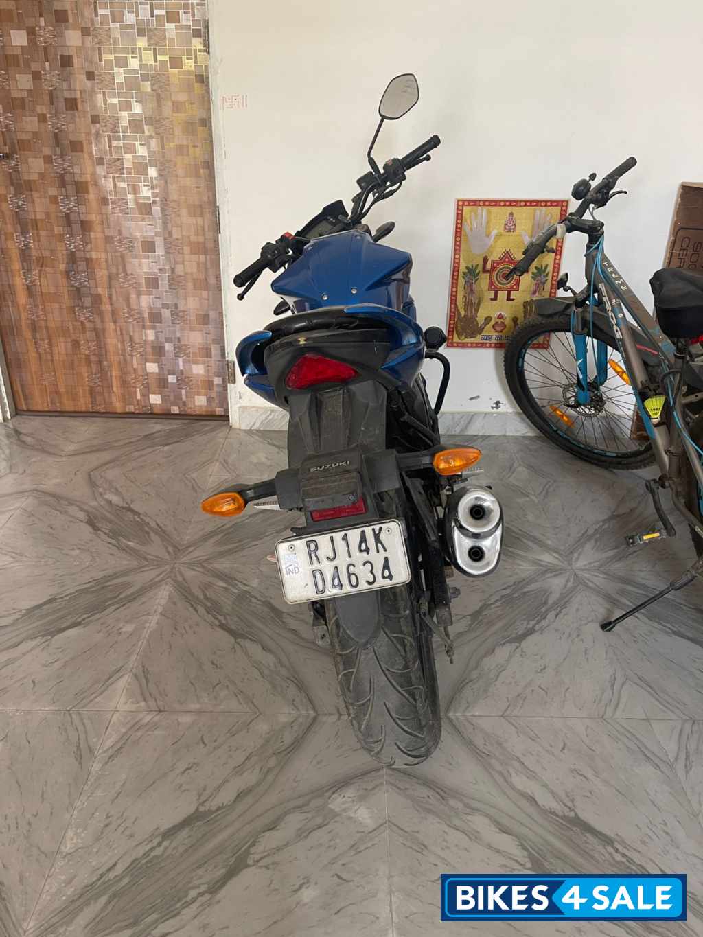 Blue Suzuki Gixxer 150 Blue Suzuki Gixxer 150