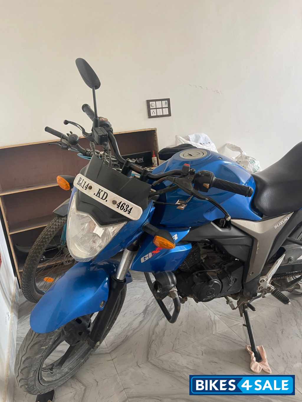 Blue Suzuki Gixxer 150 Blue Suzuki Gixxer 150