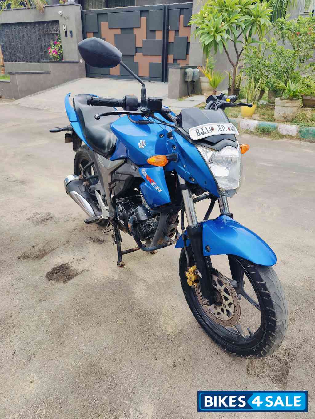 Blue Suzuki Gixxer 150 Blue Suzuki Gixxer 150