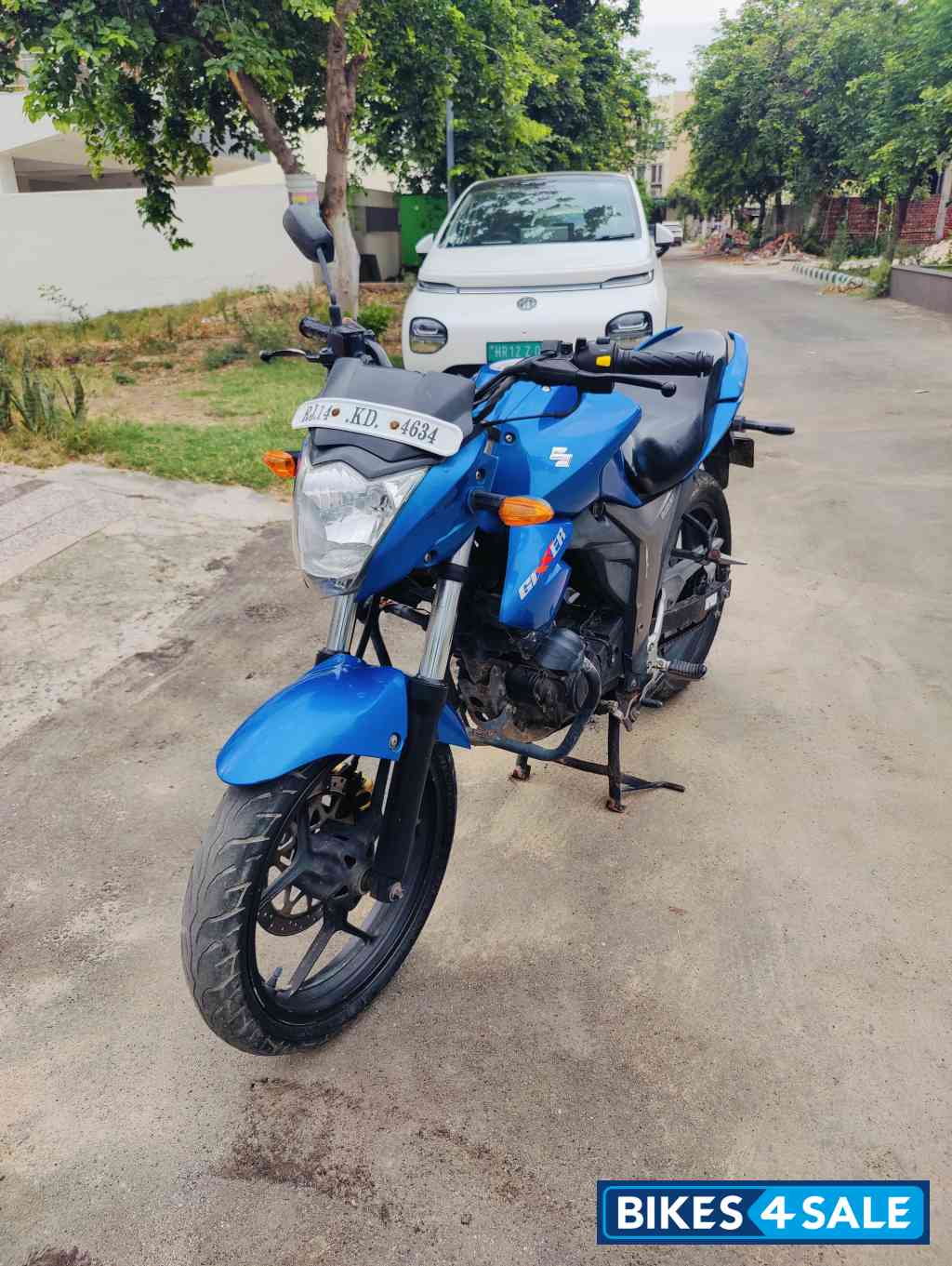 Blue Suzuki Gixxer 150 Blue Suzuki Gixxer 150