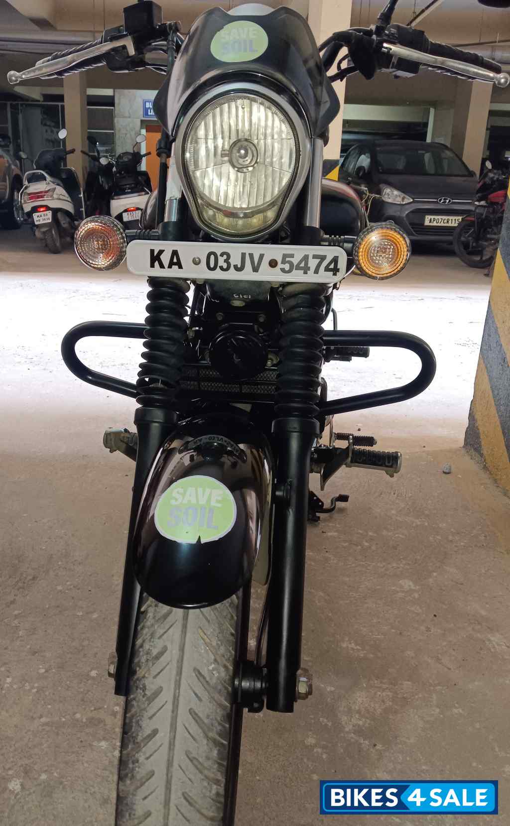 Black Bajaj Avenger Street 220