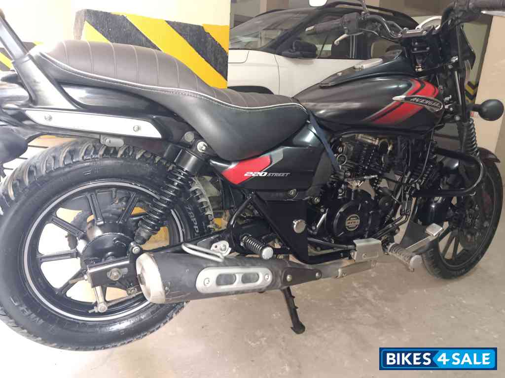 Black Bajaj Avenger Street 220