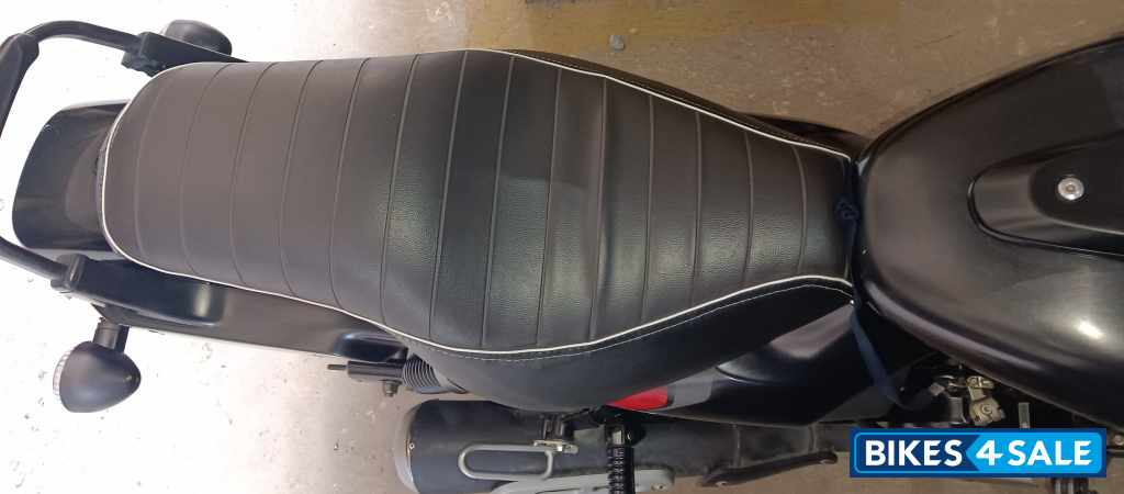 Black Bajaj Avenger Street 220