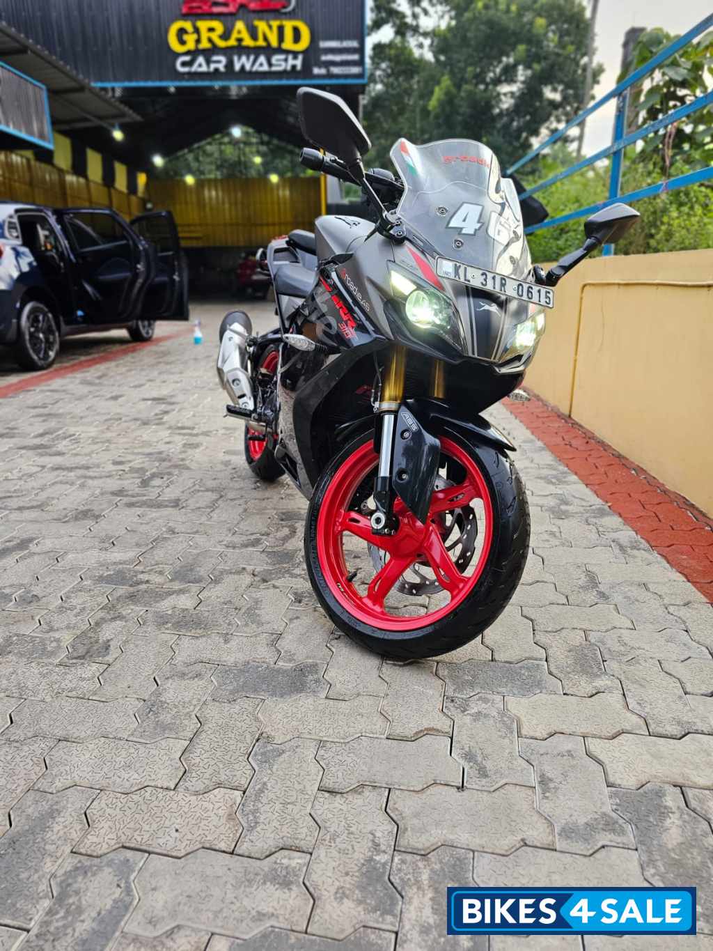 Black TVS Apache RR 310 BTO