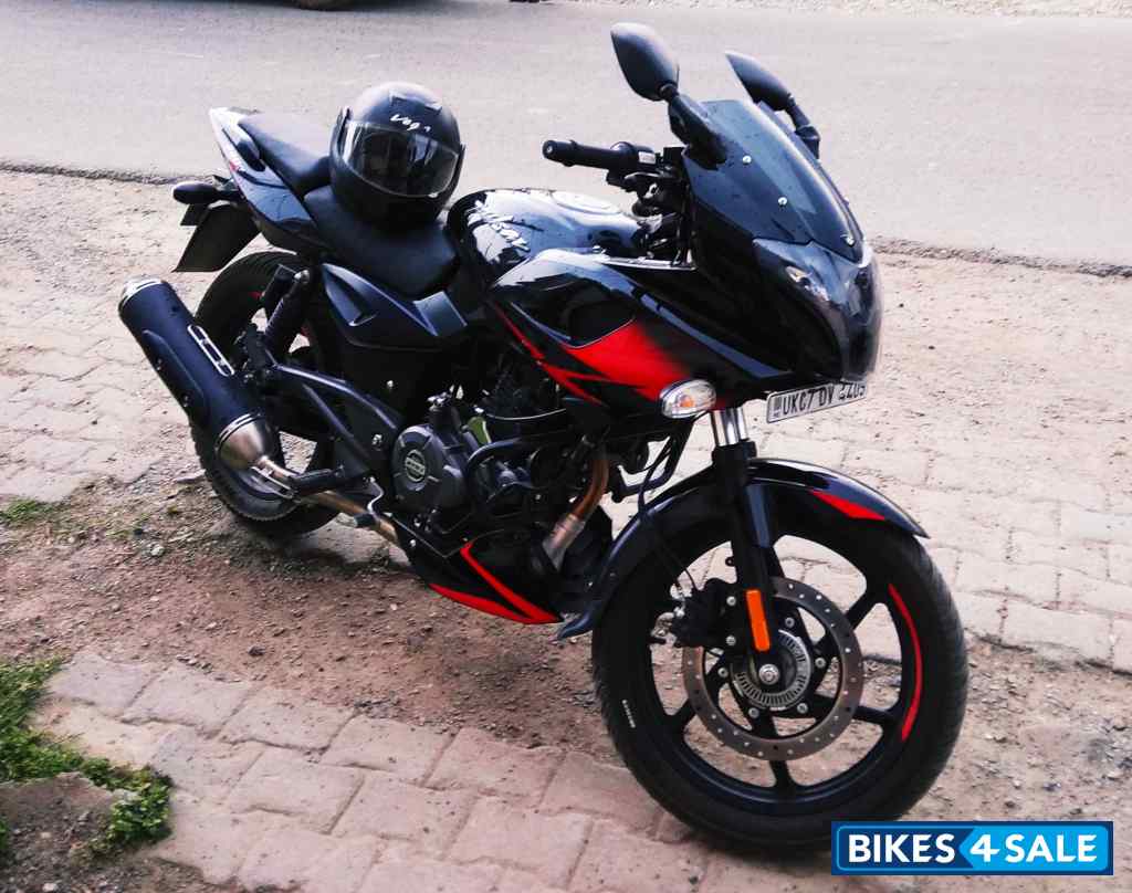 Black And Red Bajaj Pulsar 220F BS6