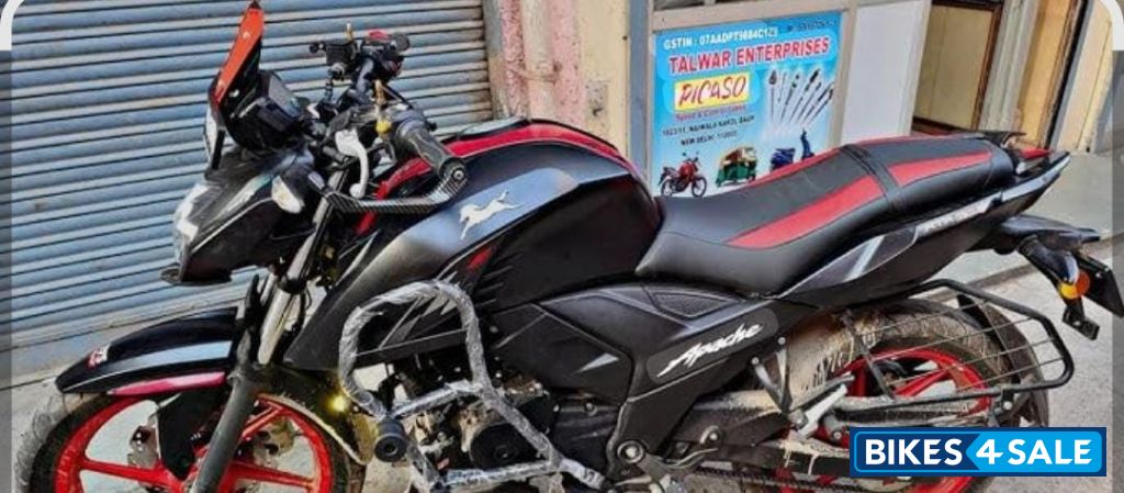 Black And Red TVS Apache RTR 160 4V Special Edition